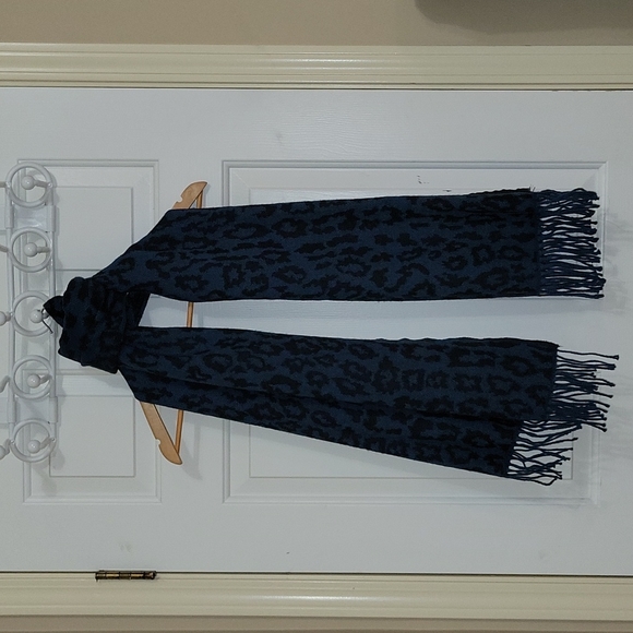 RW&CO Scarf Animal Print - Picture 2 of 7